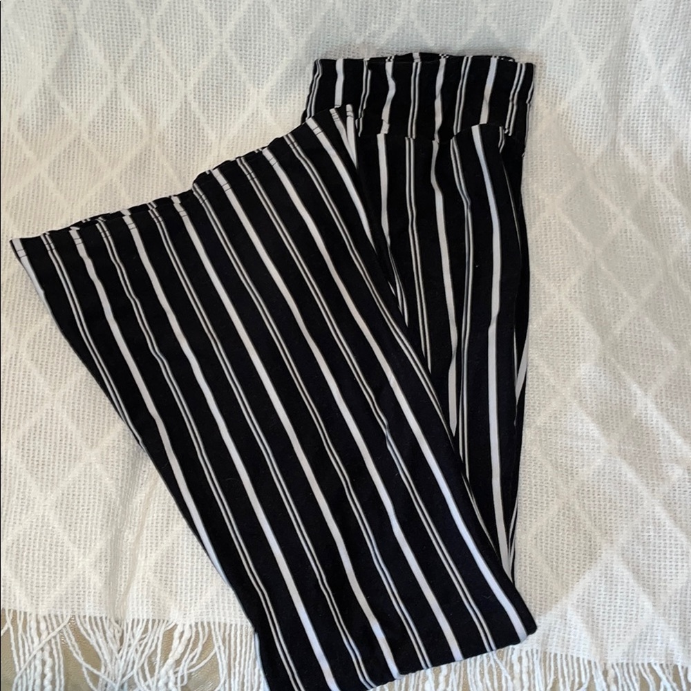 NWOT No Boundaries Black & White Striped pants. Wide bottom. Size 2X. (19). - Picture 1 of 4